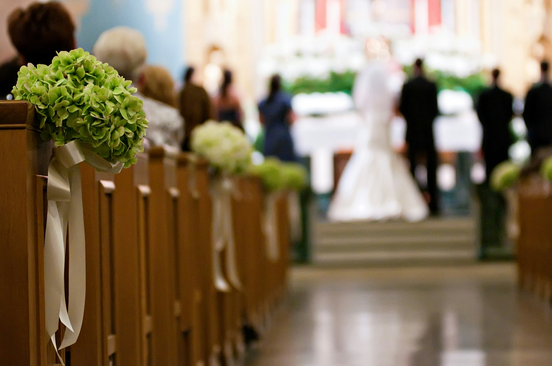 décoration église mariage fleurs