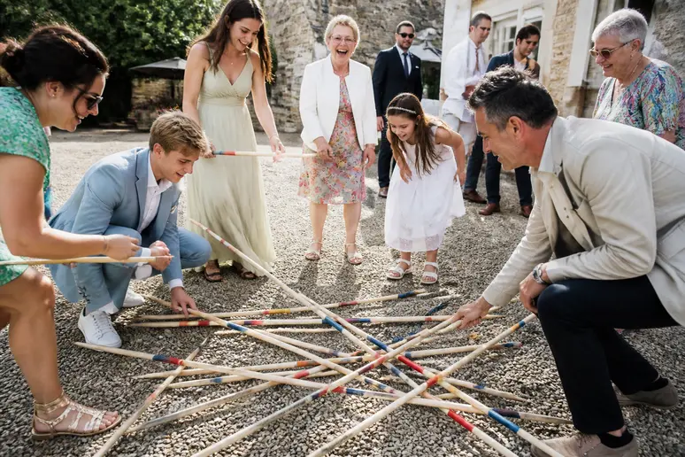 Animation de mariage originale : jeu géant participatif pour une idée pour mariage conviviale.