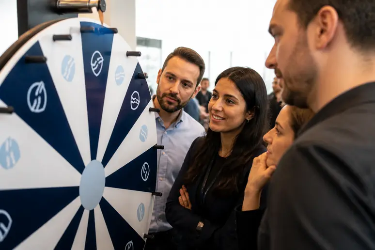 Roue-de-la-chance personnalisée pour un événement d'entreprise en France, ajoutant une touche festive.