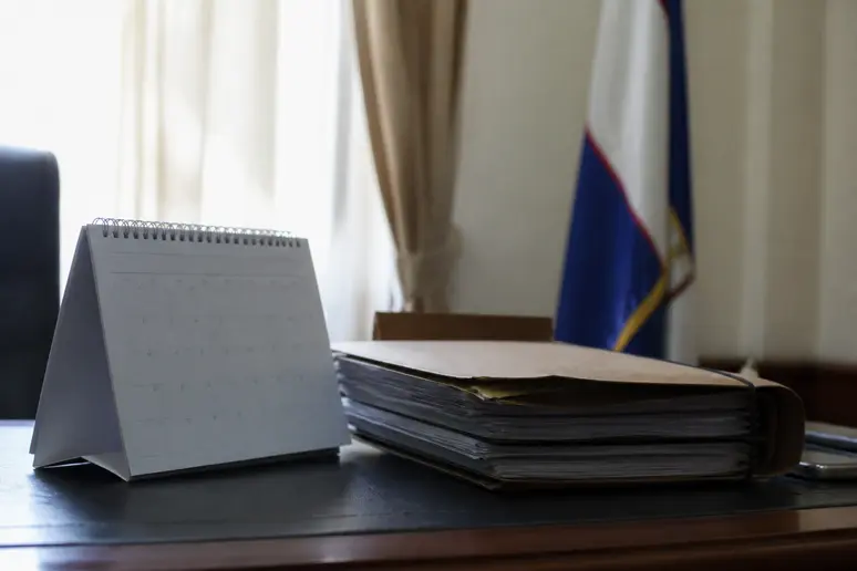 Calendrier de planification et documents administratifs pour le mariage civil en mairie