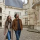 couple explorant la cour renaissance lors de leur chateau de lapalisse avis