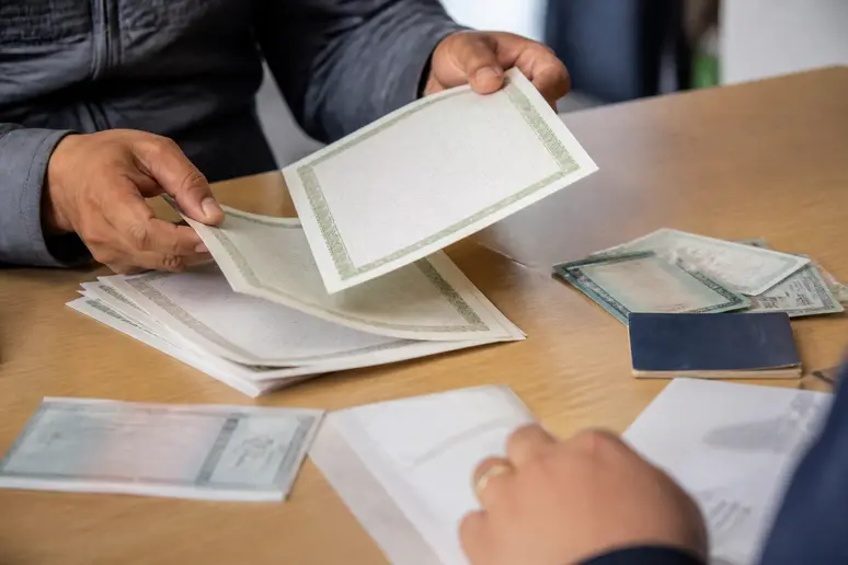 Présentation des actes d'état civil originaux pour organiser mariage nancy