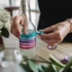 Exemple de décoration mariage washi tape sur une bouteille en verre pour une table
